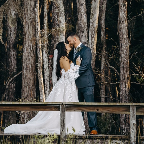 Meet your Posher, Dominique - Picture 1 of 1